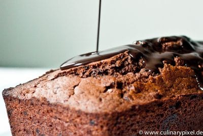 flüssige Schokoglasur - Rotweinkuchen mit Schokolade