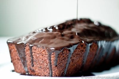Glasur fast fertig - Rotweinkuchen mit Schokolade