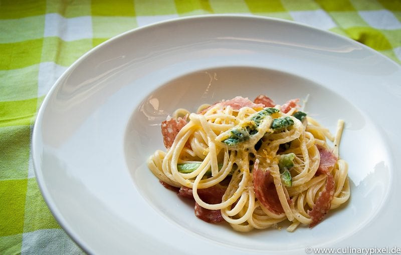 Schnelle Pasta mit Zucchini-Zitronen-Käse-Soße