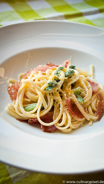 Schnelle Pasta mit Zucchini-Zitronen-Käse-Soße