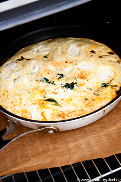 goldgelbe Frittata mit Spinat & Chorizo