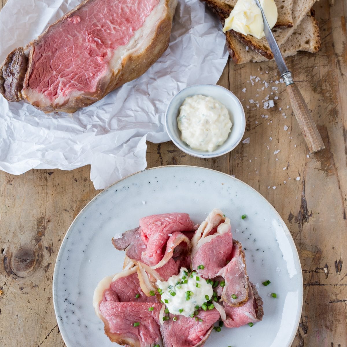 Roastbeef mit Remouladen-Sauce, kalt aufgeschnitten