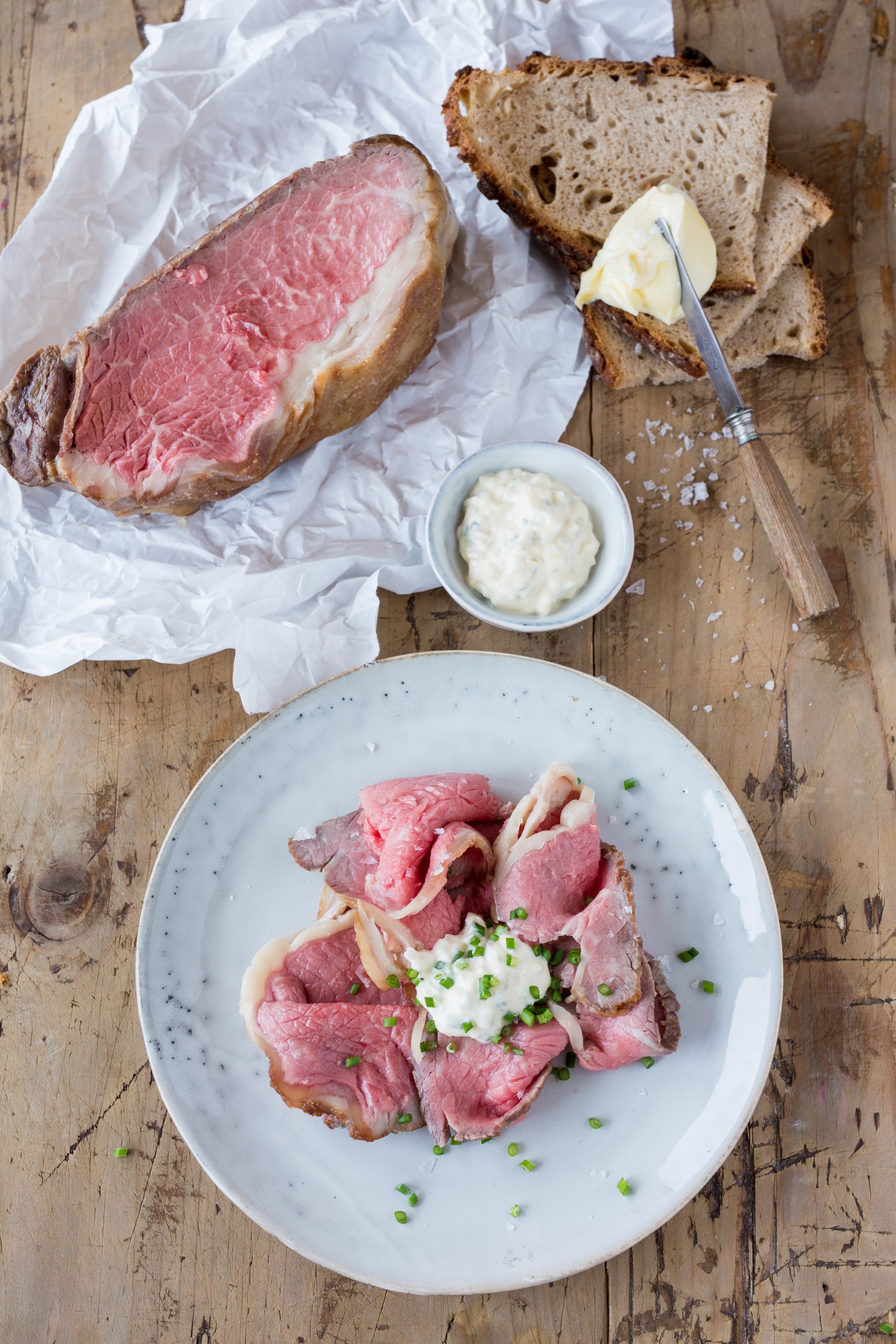 Roastbeef mit Remouladen-Sauce, kalt aufgeschnitten