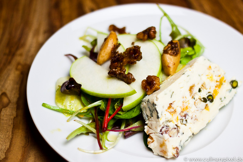 Blauschimmelkäse-Terrine mit grünem Salat - culinary pixel