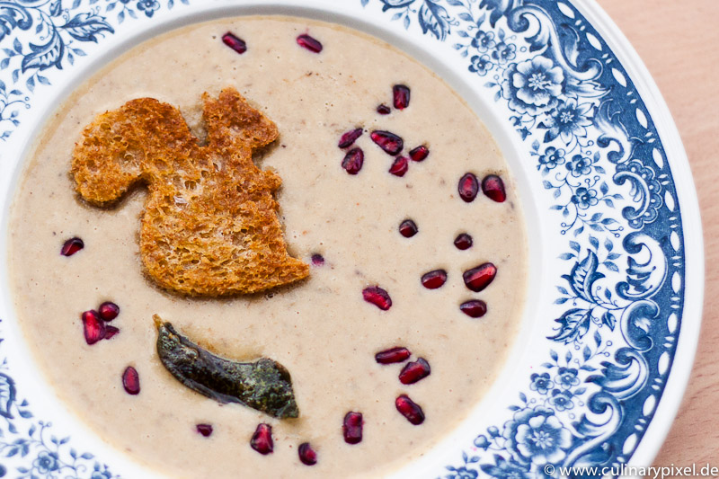 Pastinakensuppe mit Croutons & Granatapfel