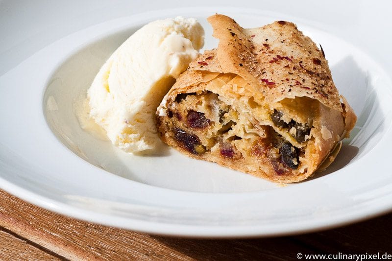 Yufkateig Strudel mit Pistazien und Datteln