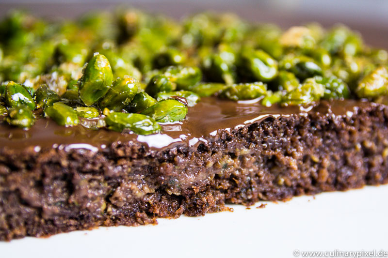 Brownie Schoko Zucchni & Pistazienkrokant