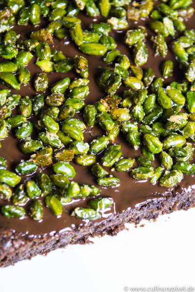 Schoko-Zucchini-Brownies mit Pistazien-Krokant: süß und saftig
