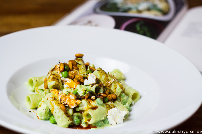 Pasta mit Erbsen, Pinienkernen & Feta nach Ottolenghi