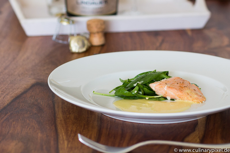 Sous Vide Lachs, Spinatsalat, Buttersauce