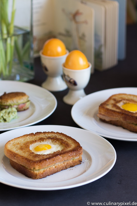 Schinken-Käse-Sandwich mit Ei und Avocadocreme