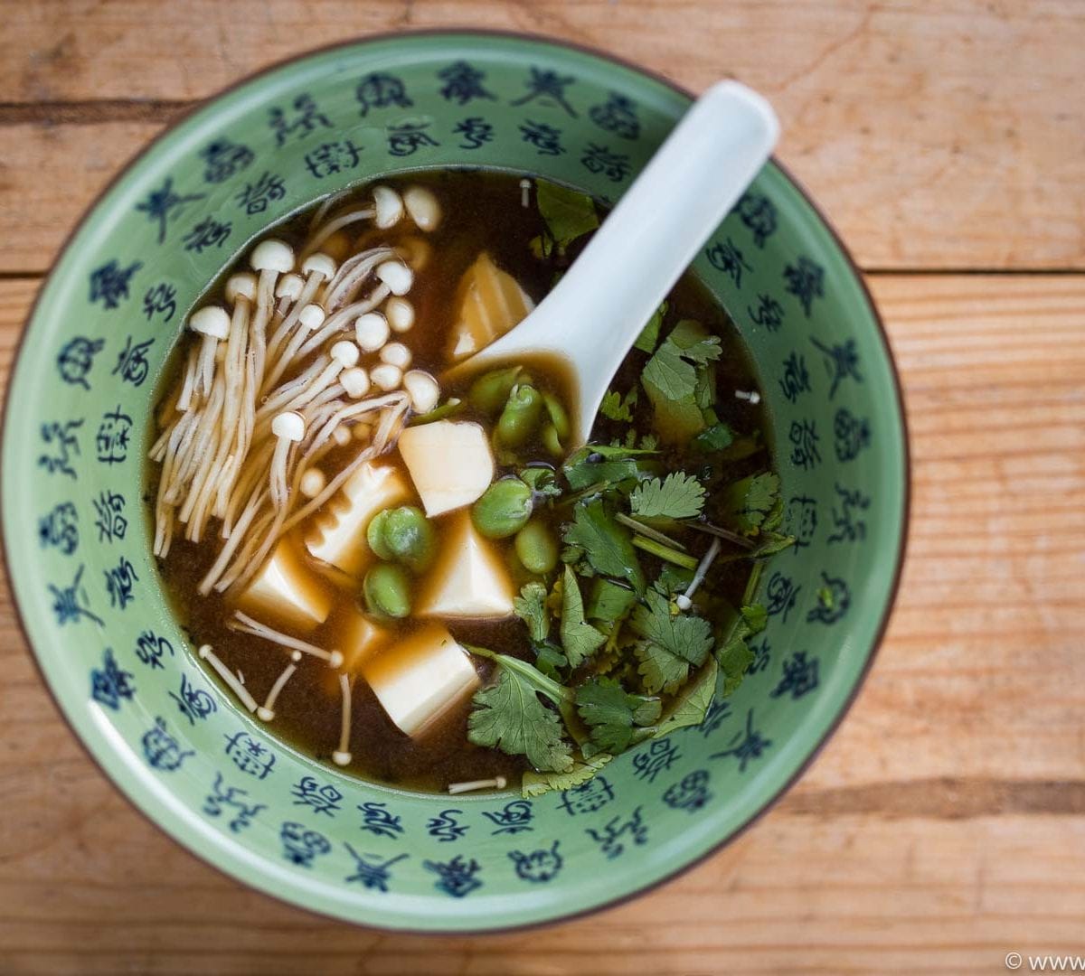 Miso-Suppe mit selbstgemachtem Dashi-Fond