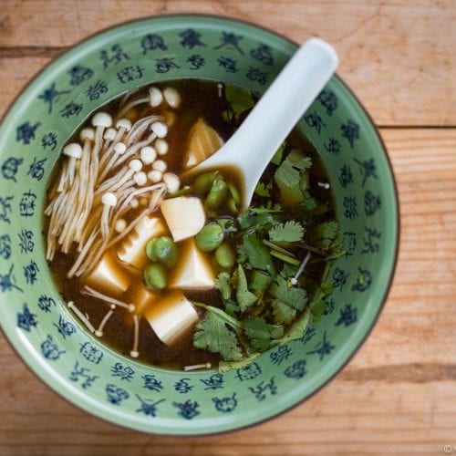 Miso-Suppe mit selbstgemachtem Dashi-Fond