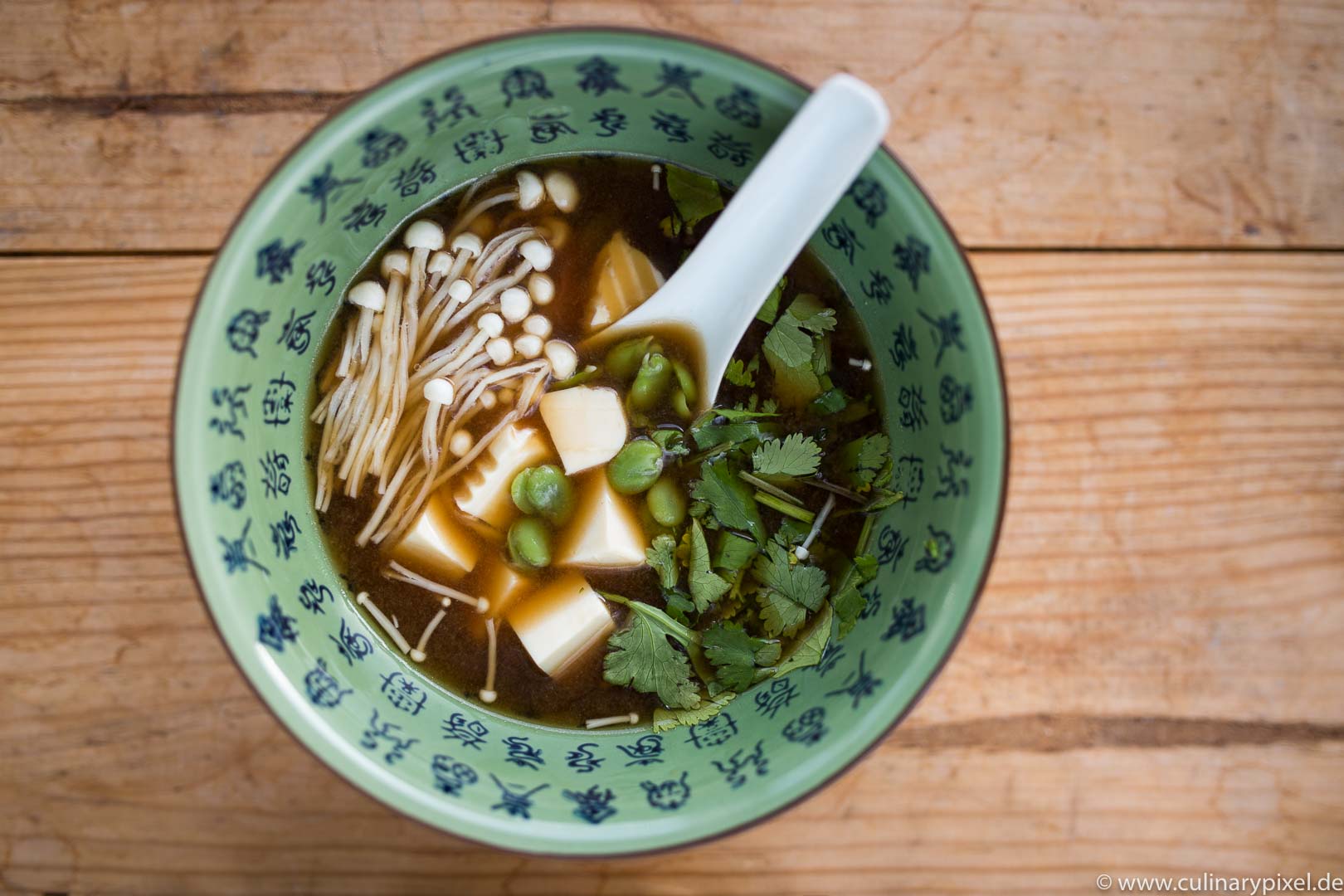 Miso-Suppe mit selbstgemachtem Dashi-Fond