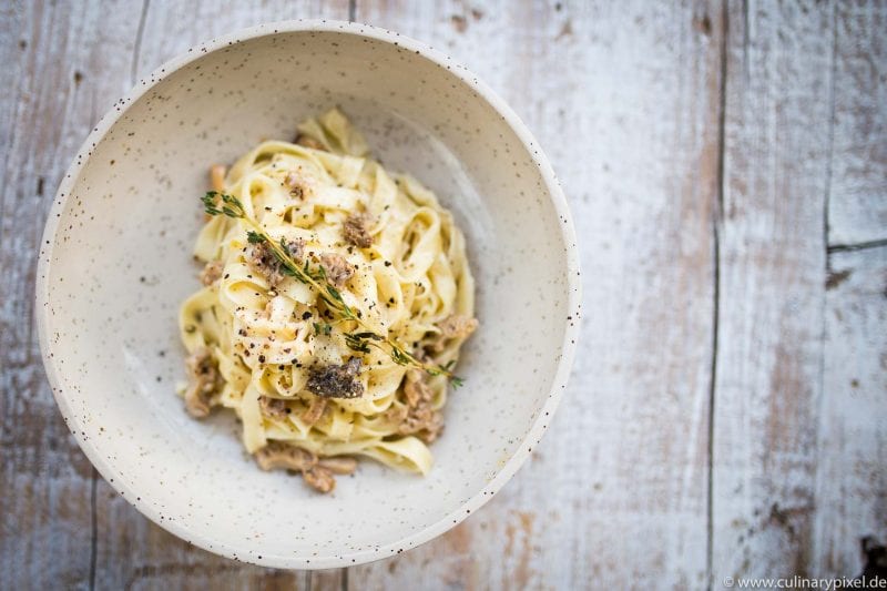 Selbstgemachte Tagliatelle mit Morcheln in Sahnesauce