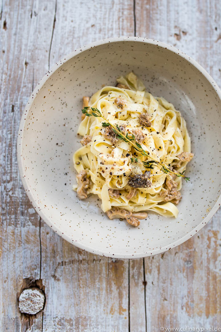 Selbstgemachte Tagliatelle mit Morcheln in Sahnesauce