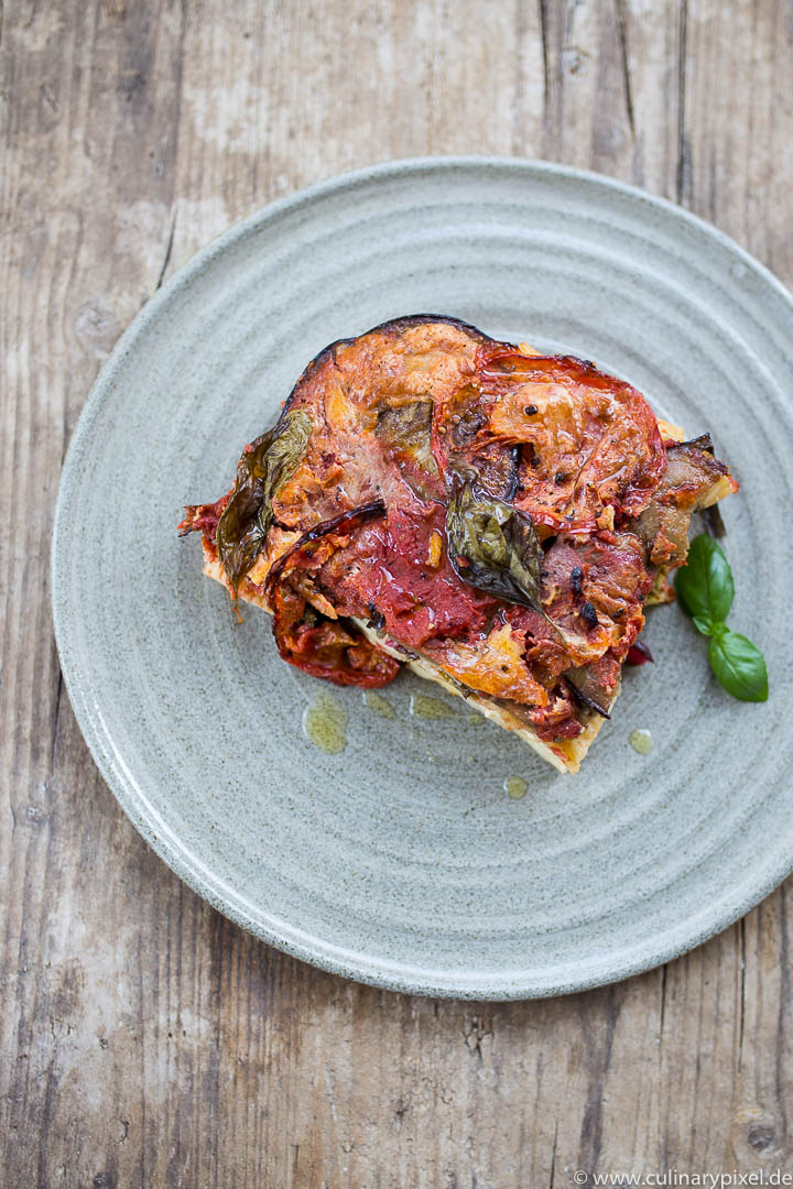 Rigatoni-Auflauf mit Aubergine und Mangold