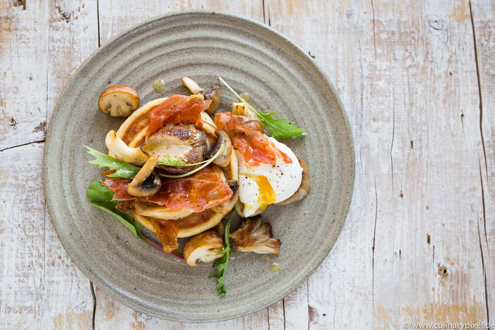 Pancakes mit Pilzen &amp; pochiertem Ei | Rezept