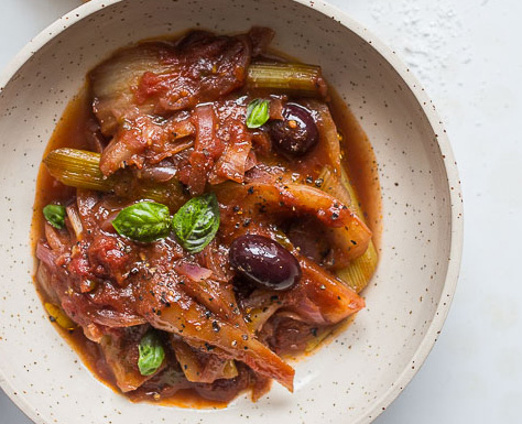 Geschmorter Fenchel mit Tomaten, Oliven & Sardellen