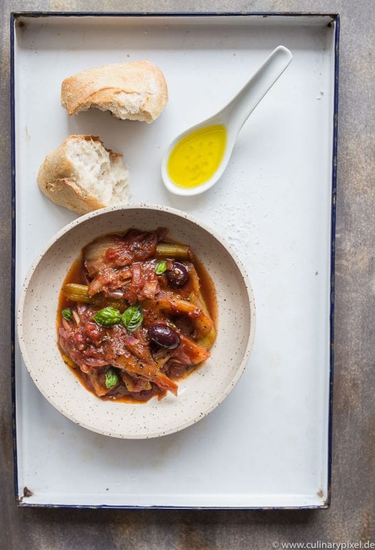 Geschmorter Fenchel mit Tomaten, Oliven &amp; Sardellen