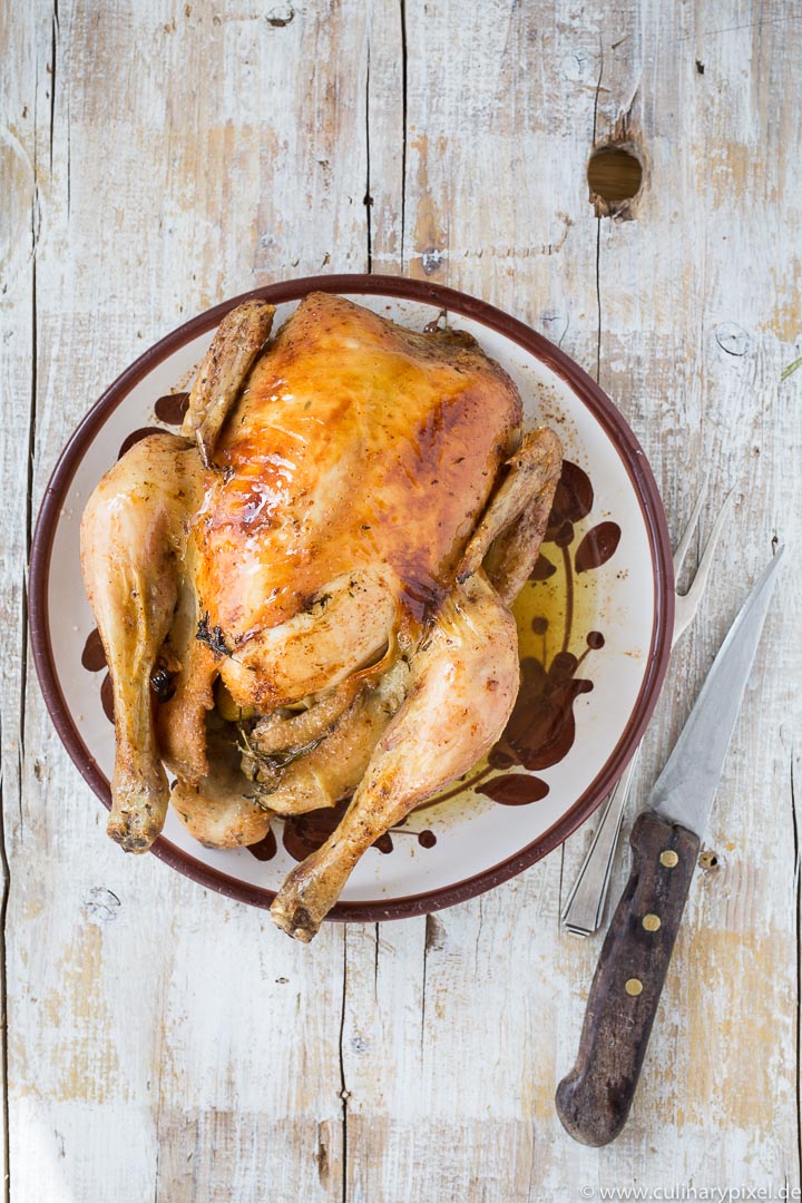 Einfaches Brathähnchen mit Butter, Kräutern und Zitrone