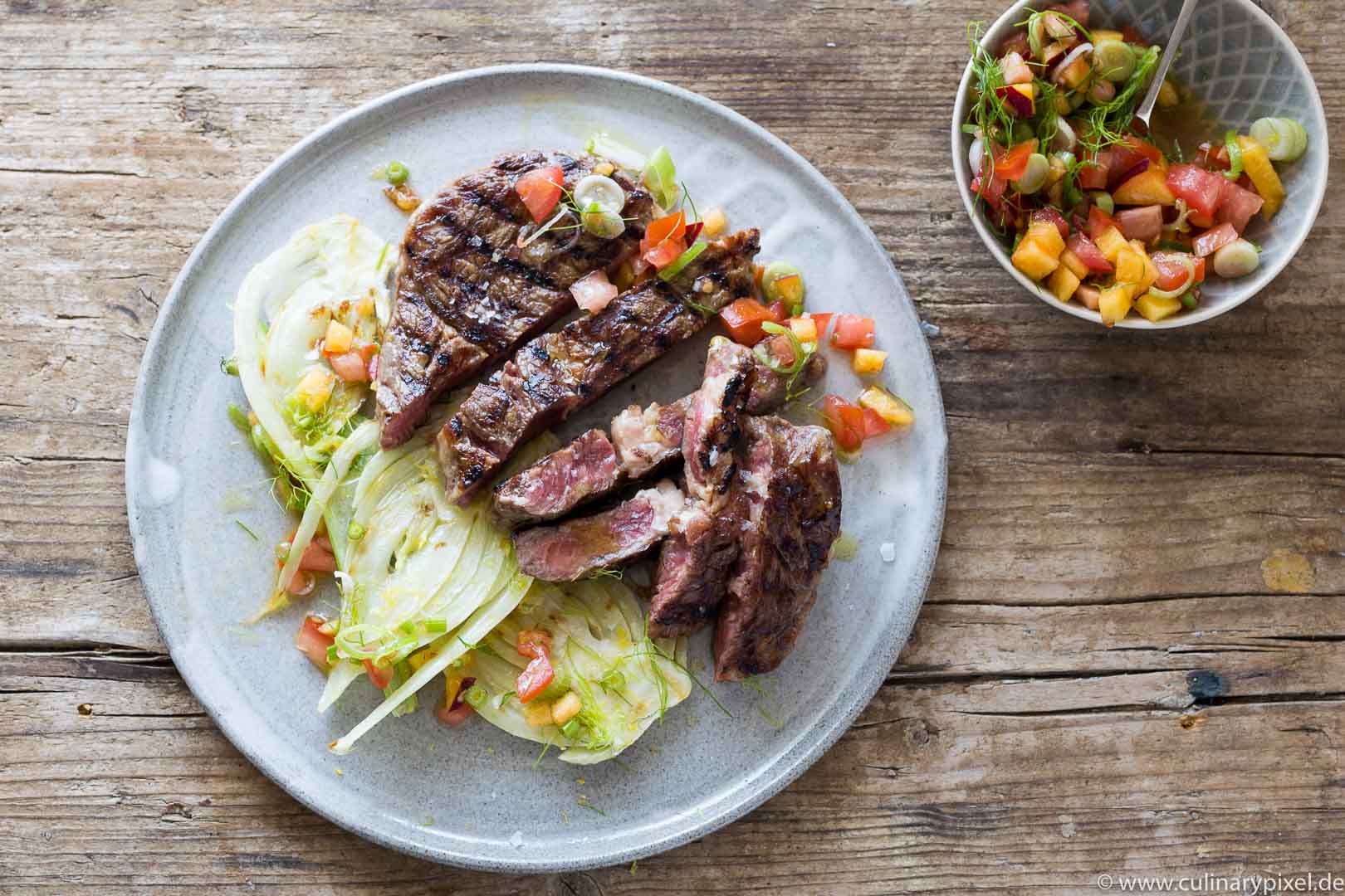 Rib Eye Steak vom Grill, Fenchel, Salsa