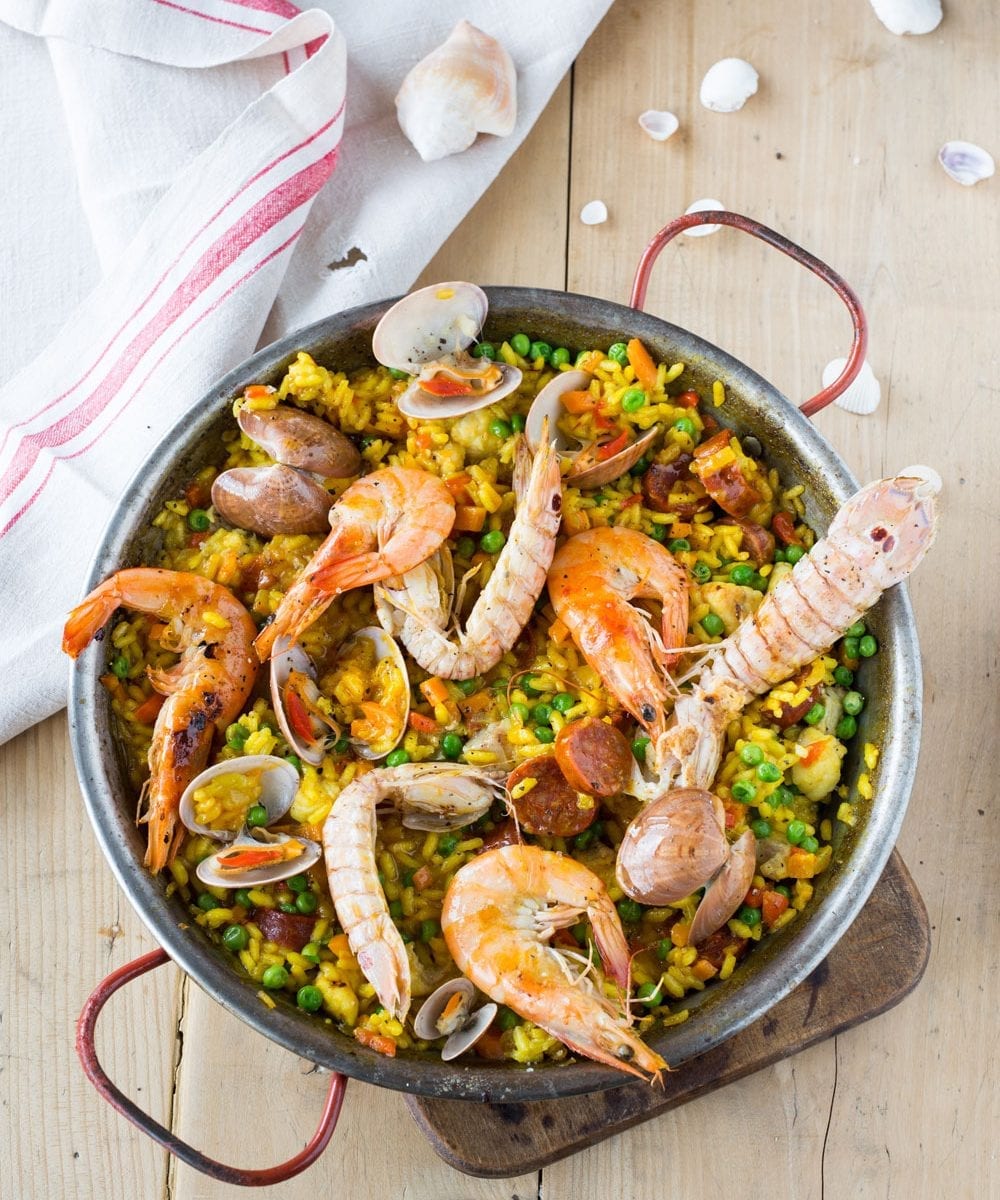 Paella Rezept aus "100 Gerichte, die du gekocht haben musst, bevor du den Löffel abgibst"