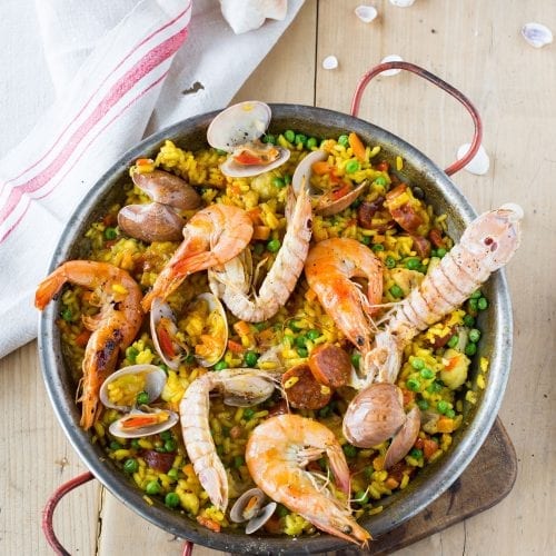 Paella Rezept aus "100 Gerichte, die du gekocht haben musst, bevor du den Löffel abgibst"