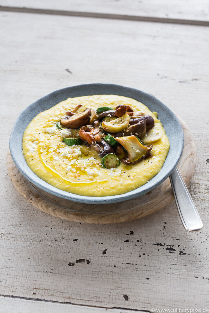 Polenta aus frischem Mais mit Gemüse