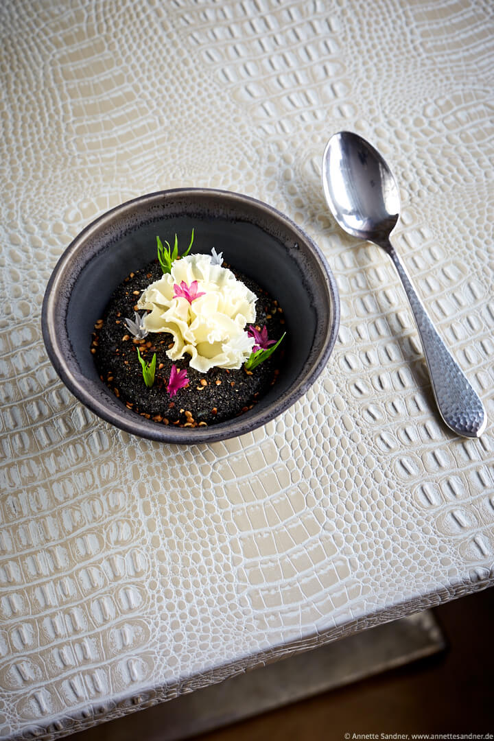 Tête de Moine aus dem Jura Senf, Estragon, Erdbeeren, Restaurant Zauberlehrling Stuttgart, Fabian Heldmann