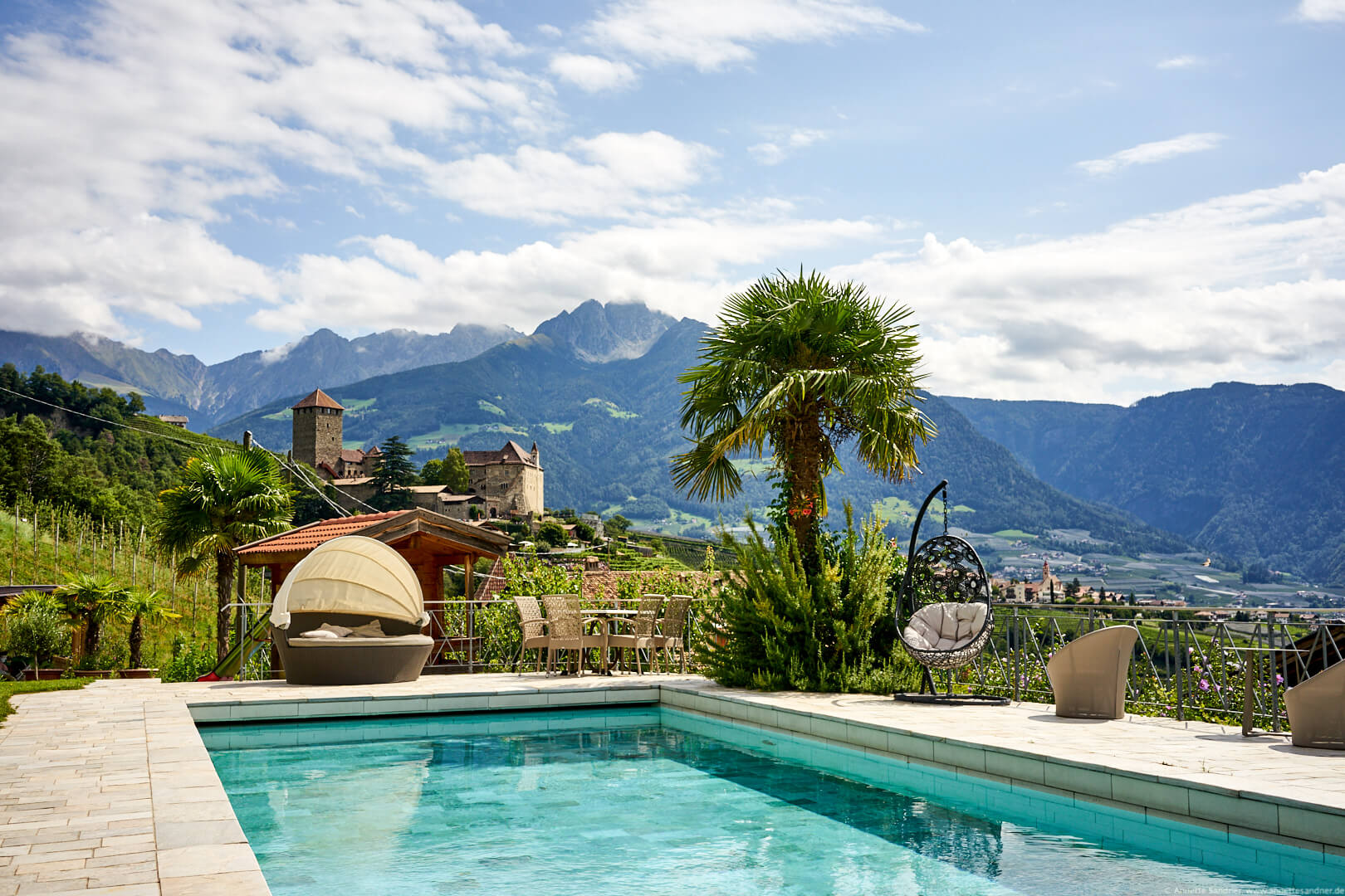 Pool im Hotel Kronsbühel, Dorf Tirol, Meran, Südtirol