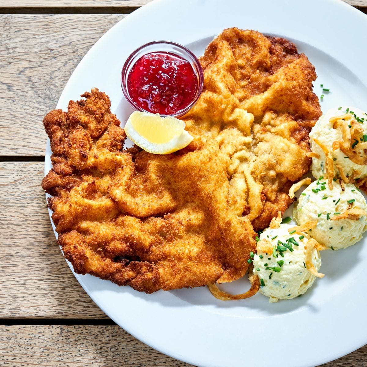 Original Wiener Schnitzel aus der Spezlwirtschaft München mit Erdäpfelkas