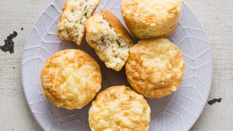 Rührei-Muffins mit Speck und Käse
