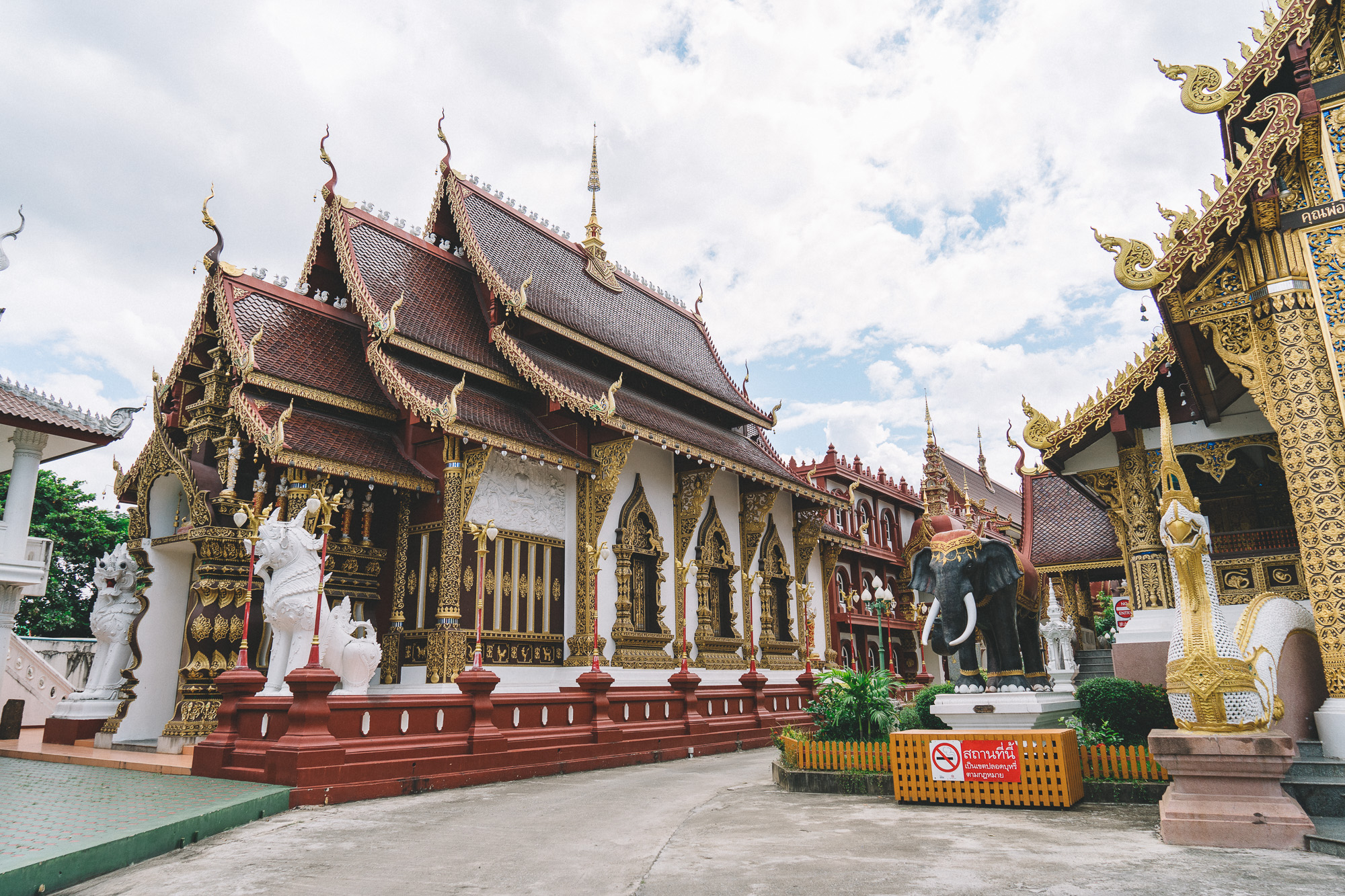 Wat Saen Muang Ma Luang (Wat Hua Khuang)