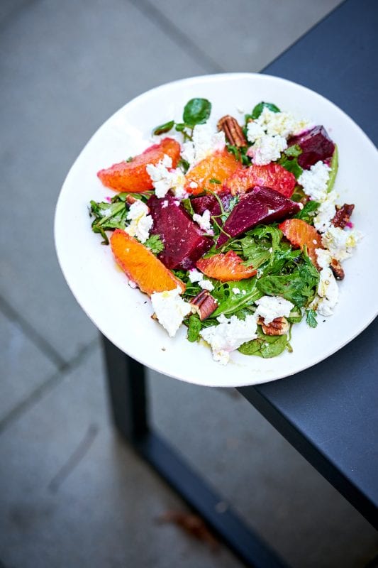 Rote-Bete-Orangen-Salat mit Ricotta und Pekannüssen