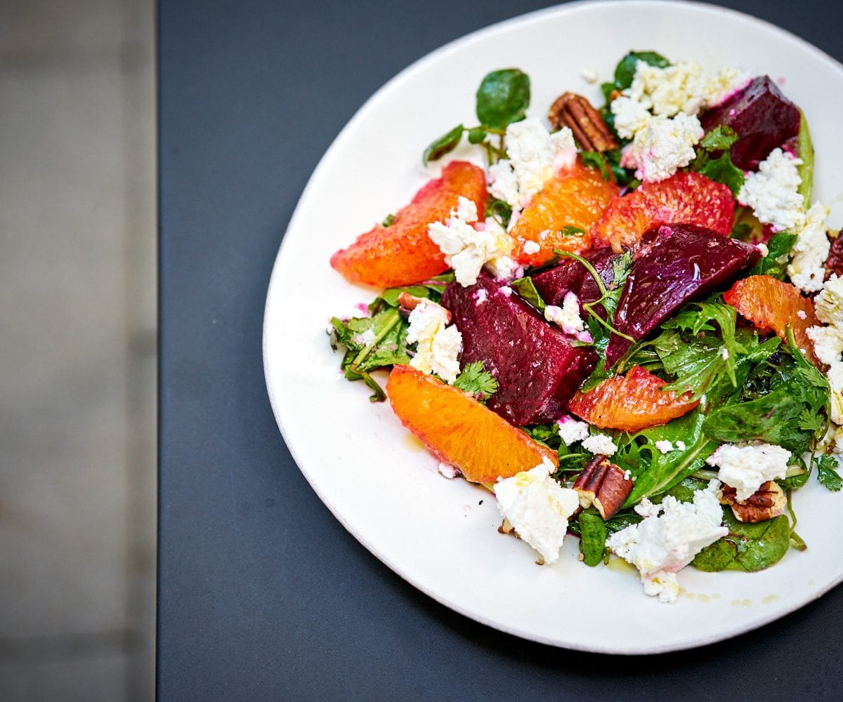 Rote-Bete-Orangen-Salat mit Ricotta und Pekannüssen