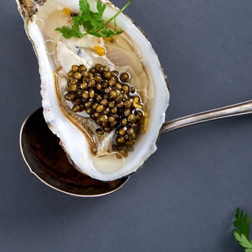Austern mit Imperial Kaviar, Mandarine & Nelke