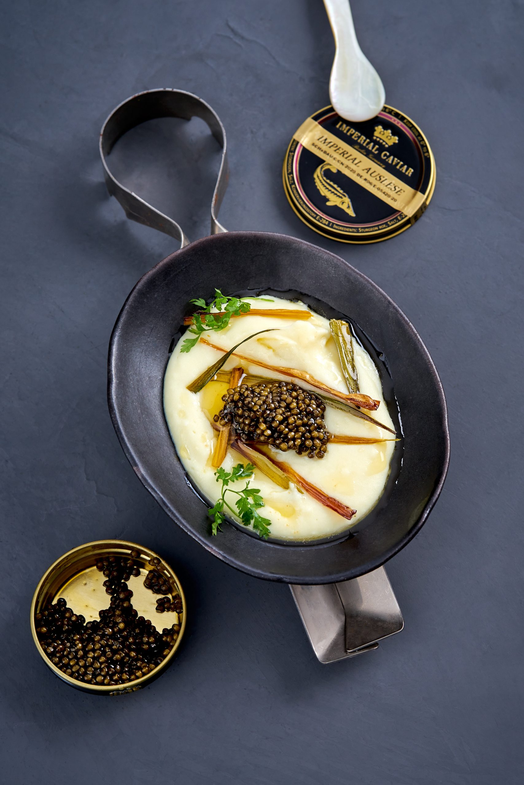 Kaviar mit Kartoffelpüree, brauner Butter & Kardamom | Imperial Caviar Auslese